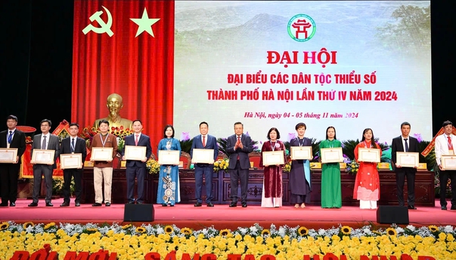 Chủ tịch Hà Nội: Công tác dân tộc thiểu số thành phố phải đi đầu toàn quốc- Ảnh 5.