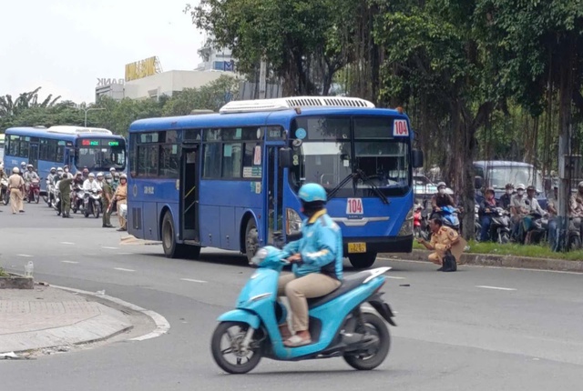 TP.HCM: Tai nạn xe buýt làm một người tử vong trên đường Điện Biên Phủ- Ảnh 1.