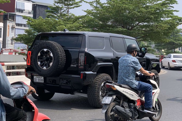 Ô tô điện GMC Hummer EV lăn bánh tại Việt Nam- Ảnh 2.