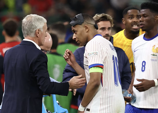 HLV Deschamps giữ quan điểm loại Mbappe vì lý do mang tính chiến thuật