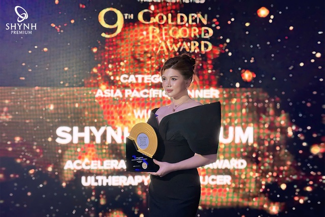 Ms. Lê Thị Xuân - Founder Shynh Premium nhận vinh danh "Accelerated Growth Ultherapy Transducer" tại Golden Record Award 2024