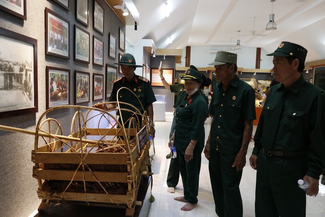 Hàng ngàn du khách hòa cùng không khí lễ hội của đồng bào sóc Bom Bo- Ảnh 6.