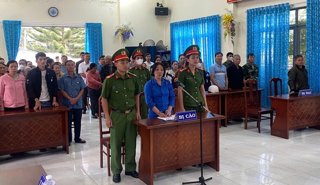 Lừa đảo 1,95 tỉ đồng, chi hội trưởng phụ nữ hầu tòa- Ảnh 1.