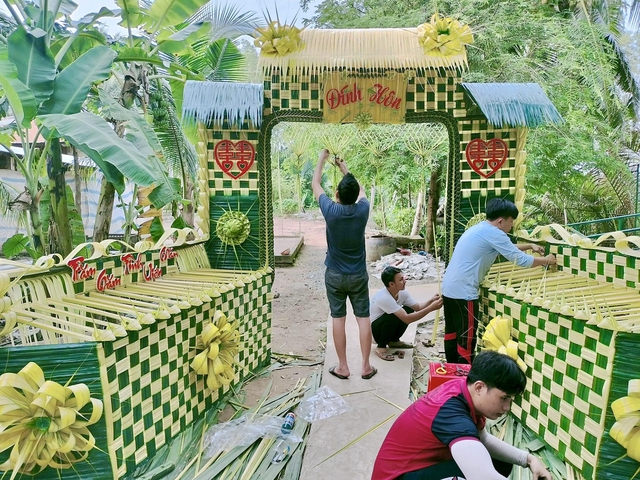 Chàng trai miền Tây giữ hồn quê qua cổng cưới lá dừa- Ảnh 2.