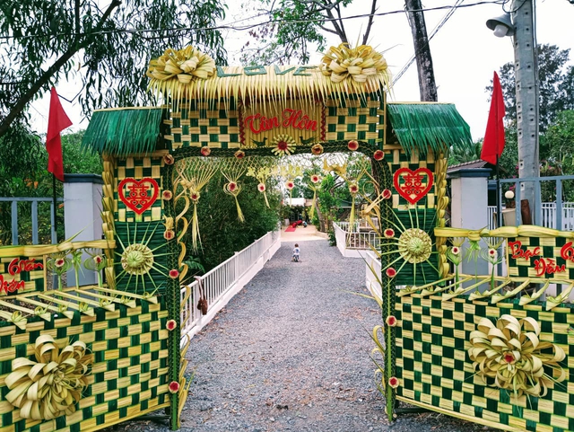 Chàng trai miền Tây giữ hồn quê qua cổng cưới lá dừa- Ảnh 4.