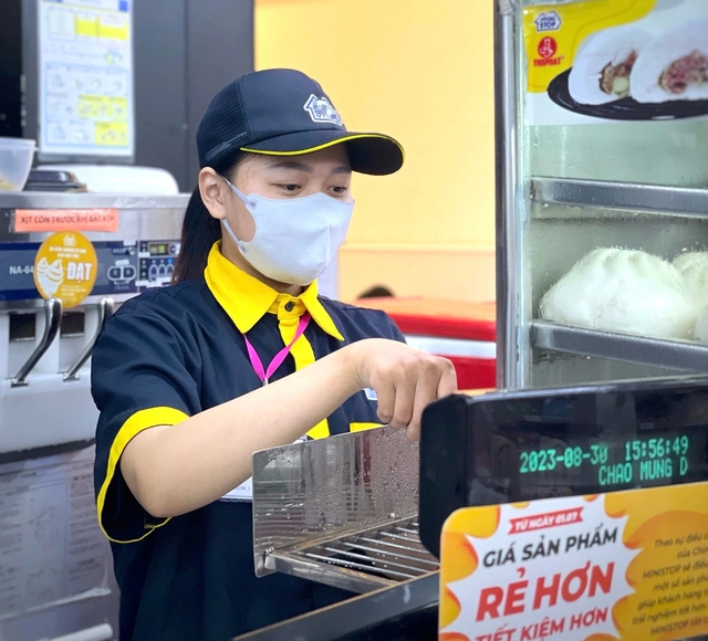 Sắp đến tết 2025, nhiều nơi tất bật tuyển dụng nhân viên...- Ảnh 2.
