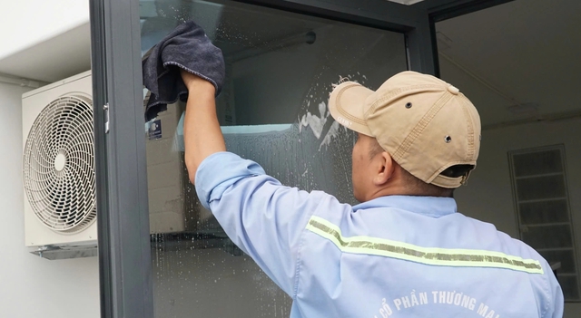 Sắp đến tết 2025, nhiều nơi tất bật tuyển dụng nhân viên...- Ảnh 3.