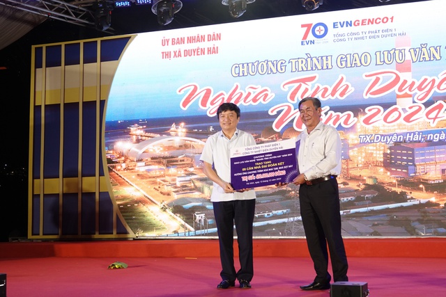 'Nghĩa tình Duyên Hải' trao 450 triệu đồng giúp nhiều người nghèo, khó khăn- Ảnh 1. 'Nghĩa tình Duyên Hải' trao 450 triệu đồng giúp nhiều người nghèo, khó khăn- Ảnh 1.