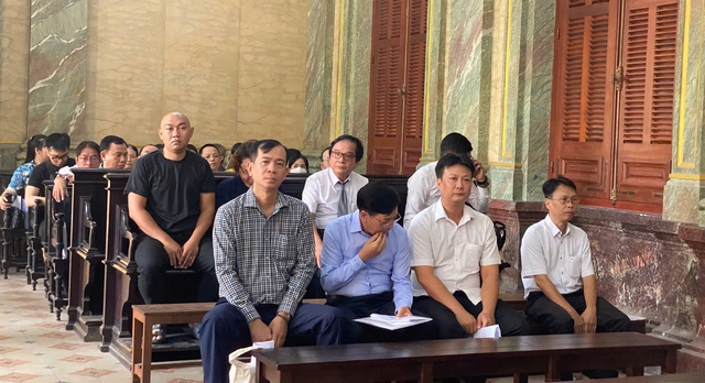 7 cựu cán bộ ở TP.HCM hầu tòa vì phù phép nhà đất công sang tư- Ảnh 1.