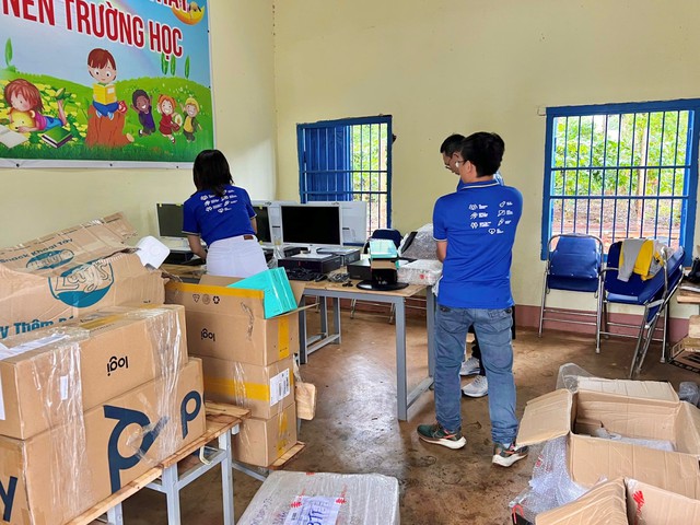 PepsiCo Foods Việt Nam sửa sang, x&acirc;y mới tường r&agrave;o, ph&ograve;ng học v&agrave; tặng m&aacute;y t&iacute;nh cho học sinh tại tỉnh Đắk Lắk