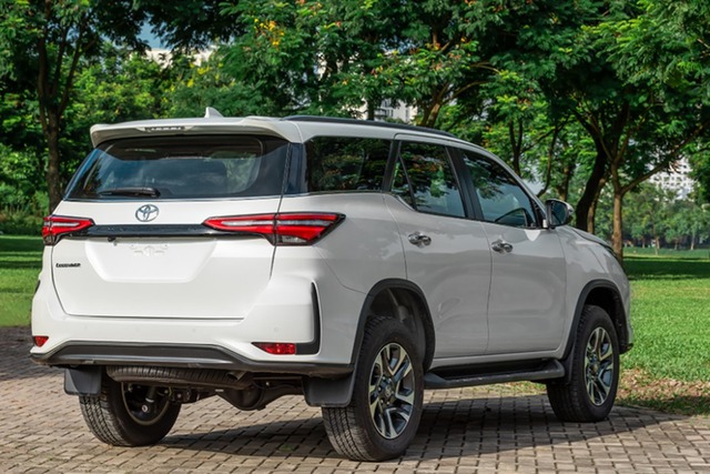 Toyota Fortuner bổ sung bản mới giá gần 1,4 tỉ, cạnh tranh Ford Everest- Ảnh 3.
