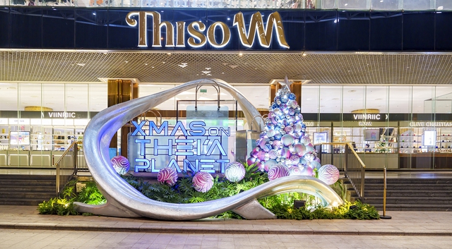 Rực rỡ không gian giáng sinh vũ trụ tại Thiso Mall Sala- Ảnh 1.