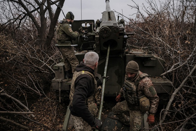 Ukraine cách chức một chỉ huy khi Nga tiến quân tới trung tâm hậu cần quan trọng?- Ảnh 1.