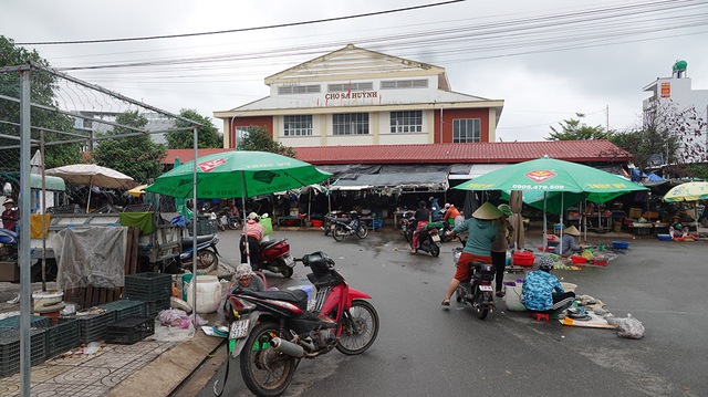 Bỏ hoang chợ và khu dân cư hàng chục tỉ đồng- Ảnh 1.