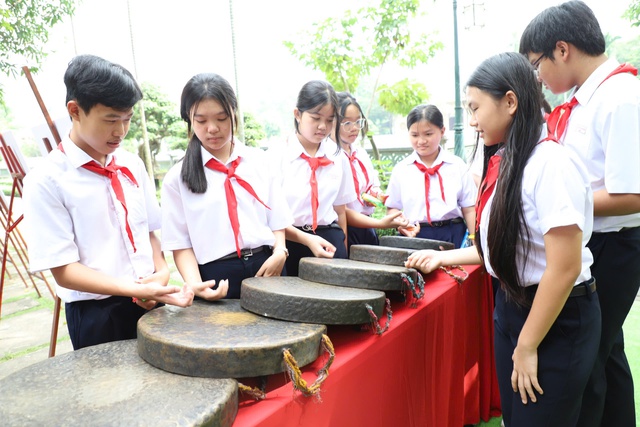 Học sinh Đồng Nai hào hứng với cồng chiêng Tây nguyên- Ảnh 1.