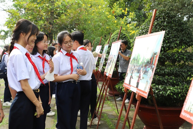 Học sinh Đồng Nai hào hứng với cồng chiêng Tây nguyên- Ảnh 4.