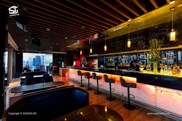 Hệ thống âm thanh chuyên nghiệp tại 1 sky bar trong khách sạn được lắp đặt bởi SAIGON HD