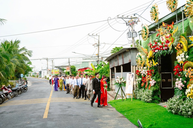 Đám cưới không có xe hoa, chú rể đi bộ rước dâu: Chuyện tình hai người hàng xóm- Ảnh 1.