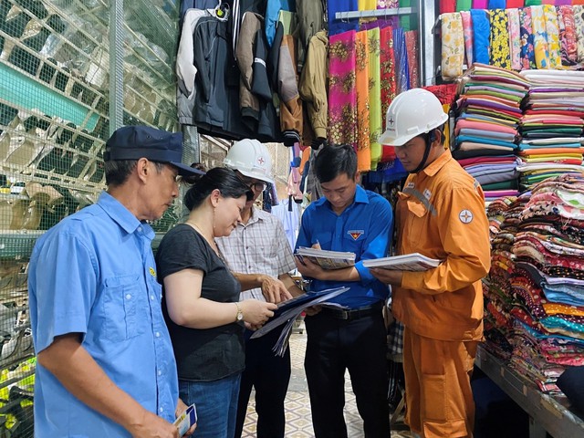 Phú Yên: Hộ gia đình tiết kiệm điện nhờ hiểu đúng ý nghĩa- Ảnh 1.