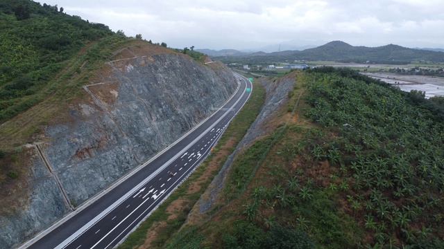 Tập đoàn Sơn Hải đề nghị khai thác 68,35 km cao tốc Vân Phong - Nha Trang- Ảnh 1.