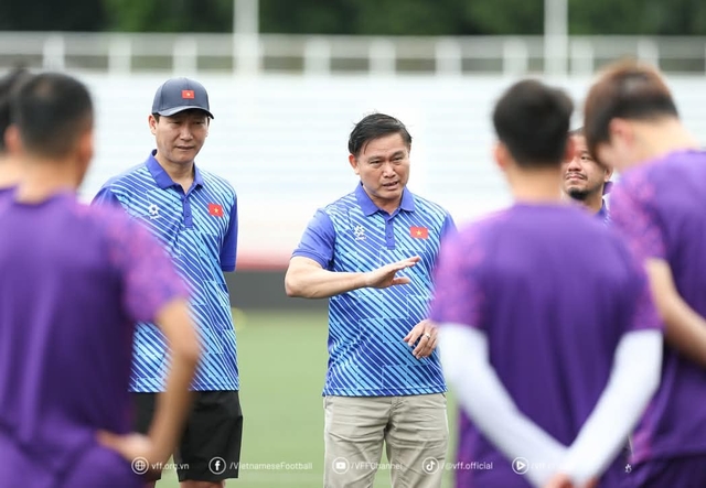 Xuân Son tập luyện năng nổ trước khi về nước, sẵn sàng tỏa sáng để thắng Myanmar- Ảnh 4.