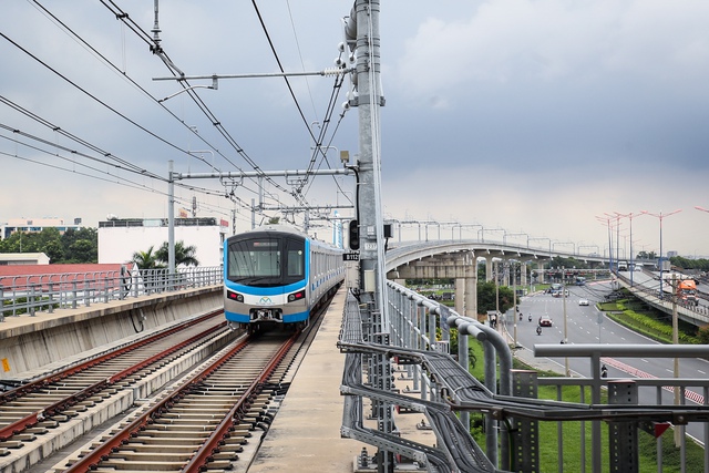 14 nhà ga metro số 1 đồng loạt mở cửa đón khách từ 10 giờ sáng 22.12- Ảnh 1.