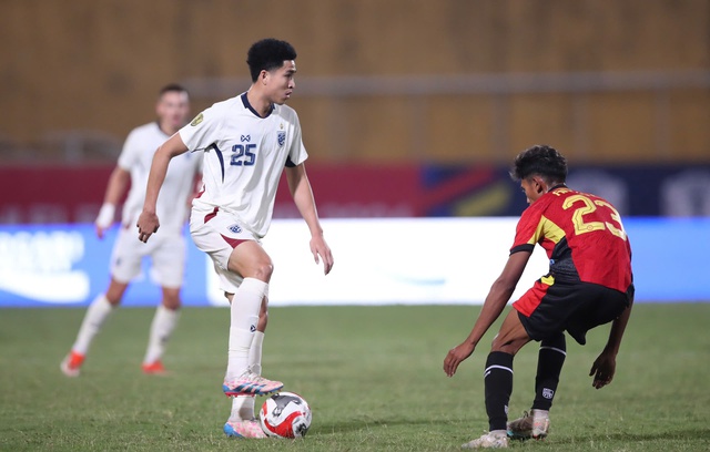 Tiền vệ Seksan Ratree là 1 trong 3 cầu thủ đội tuyển Thái Lan trở lại CLB Buriram United trong đêm 17.12