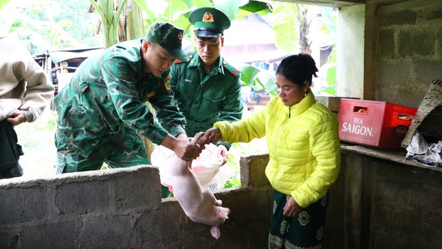 Đồn biên phòng ở Quảng Trị trao sinh kế cho đồng bào miền núi- Ảnh 3.