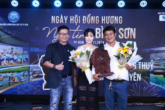 Anh Bùi Văn Phú đấu giá vật phẩm "Phật Di Lặc - Suối yên bình" để chung tay vào hoạt động của Hội đồng hương Bình Sơn