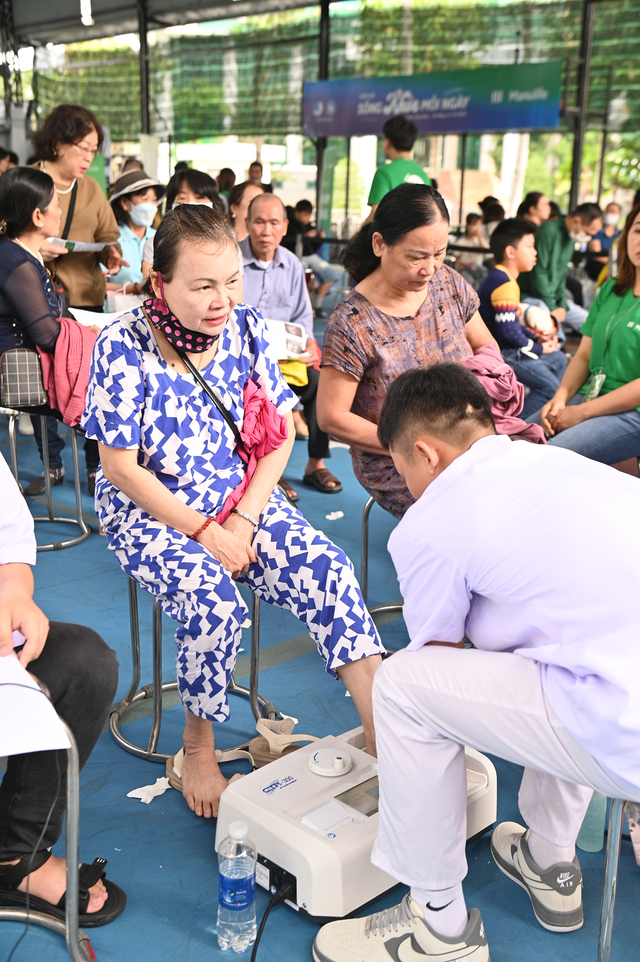 Khám bệnh miễn phí tại Đà Nẵng, Nghệ An: Nhiều trường hợp phát hiện bệnh kịp thời- Ảnh 2.