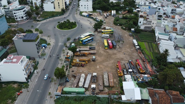 Bãi giữ xe 'chui' hoạt động ngang nhiên giữa trung tâm TP.Nha Trang- Ảnh 1.