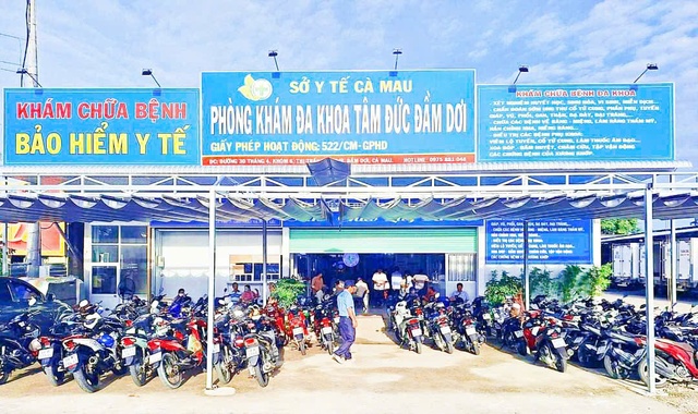 Cà Mau: Phòng khám dùng con dấu khắc chữ ký của bác sĩ ra đơn thuốc- Ảnh 1.