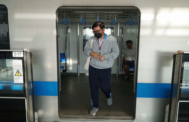 Sử dụng metro đến ĐH Quốc gia TP.HCM, sinh viên di chuyển vào trường bằng cách nào?- Ảnh 1.