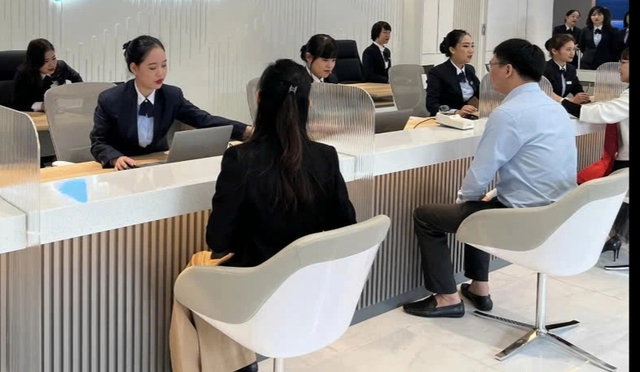 '&Ocirc;m' t&agrave;i sản đảm bảo cả kho &ocirc; t&ocirc; mới, ng&acirc;n h&agrave;ng đối mặt nhiều rủi ro- Ảnh 1.