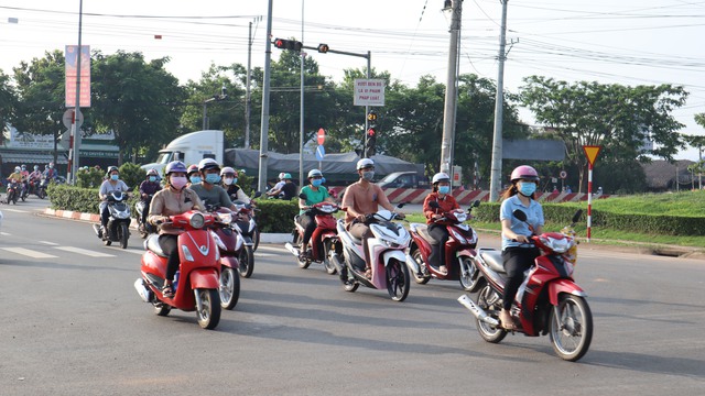 Thưởng Tết Nguyên đán 2025 ở Bình Phước cao nhất gần 99 triệu đồng- Ảnh 1.