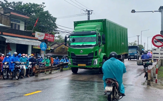 Ùn ứ cuối năm vì cấm ô tô, sửa cầu trên QL1: Khu quản lý Đường bộ 3 nói gì?- Ảnh 2.