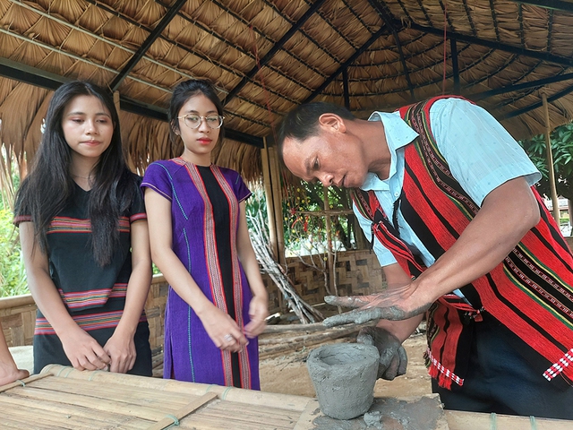 Nhất nghệ tinh: Nghệ nhân Pa Kôh phục sinh gốm Nóh- Ảnh 1.