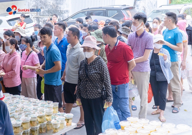 Hơn 3.000 suất cơm miễn phí đã được trao miễn phí tới các bệnh nhân và người nhà bệnh nhân tại Bệnh viện Nhi Trung ương