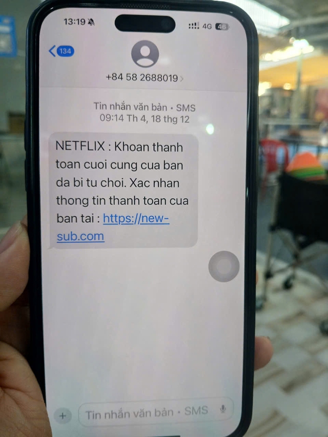 Nguy cơ lừa đảo từ tin nhắn 'trên trời rơi xuống'- Ảnh 2.