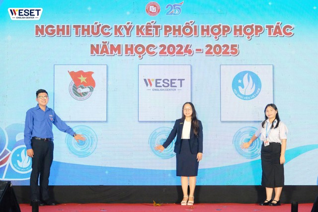 WESET cùng Đoàn trường FTU2 trong nghi thức ký kết hợp tác năm học 2024-2025. (ẢNH: WESET ENGLISH CENTER)