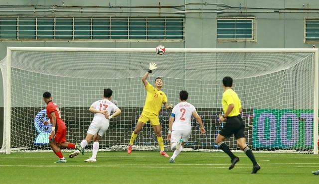 Báo Singapore: 'Xuân Son là khác biệt lớn, chúng ta bị đấm knock-out ngay ngày lễ tặng quà’- Ảnh 2.