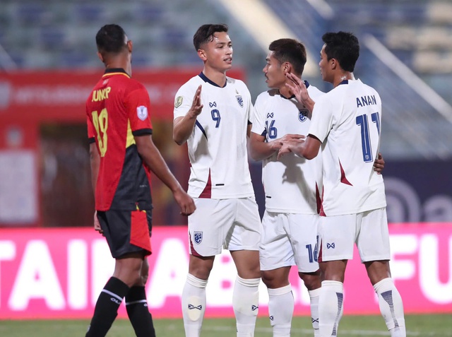 AFF Cup, đội tuyển Philippines 2-1 Thái Lan: 'Voi chiến' vấp ngã trên mặt cỏ nhân tạo- Ảnh 1.