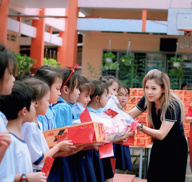 'Búp bê' Thanh Thảo tiết lộ về con gái giỏi võ, thạo 3 thứ tiếng- Ảnh 2.