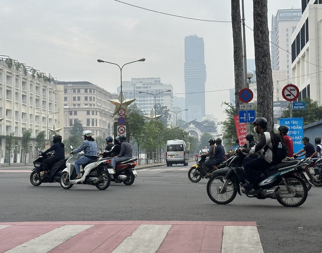 Sáng nay ô nhiễm không khí TP.HCM ở mức cảnh báo đỏ- Ảnh 3.