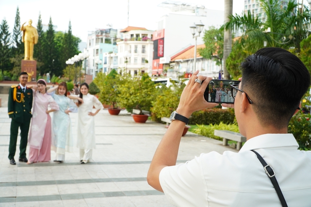 Kiếm tiền nhờ chụp ảnh bằng... điện thoại- Ảnh 2.