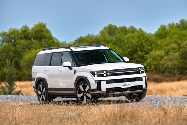 Ô tô đời cũ rầm rộ 'đại hạ giá' xả hàng tồn kho ngay đầu năm 2026- Ảnh 2. Ô tô đời cũ rầm rộ 'đại hạ giá' xả hàng tồn kho ngay đầu năm 2026- Ảnh 2.