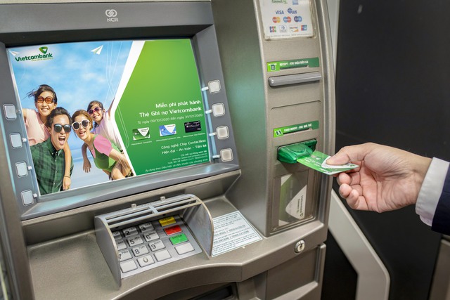 Vietcombank cảnh báo giả mạo nhân viên ngân hàng mời chào mở thẻ tín dụng - Ảnh 1.