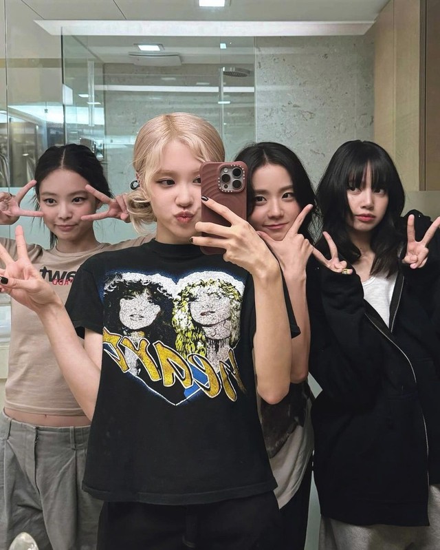 Bốn th&agrave;nh vi&ecirc;n BlackPink t&aacute;i hợp v&agrave;o m&ugrave;a h&egrave;  - Ảnh 1.