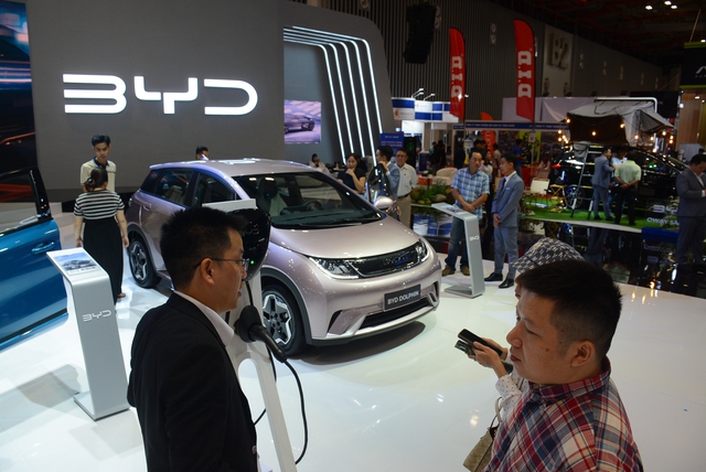 Tháng cuối năm, hàng loạt ô tô tại Việt Nam ồ ạt giảm giá - Ảnh 5. Tháng cuối năm, hàng loạt ô tô tại Việt Nam ồ ạt giảm giá - Ảnh 5.