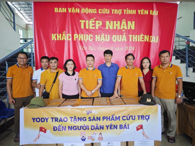 Ban lãnh đạo YODY trao tặng 5000 sản phẩm cứu trợ đến người dân Yên Bái